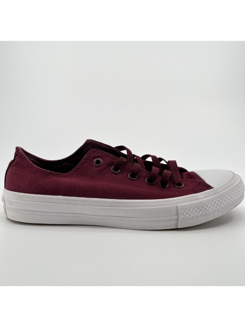 Converse Chuck Taylor All Star II Low Womens Size 9 Maroon White Shoes Sneakers